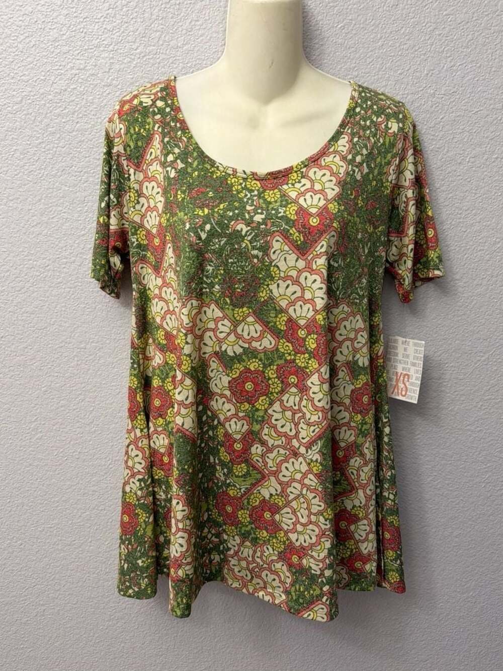 LuLaRoe NWT Perfect T-Shirt Women's Size XS Green Floral Boho Swing Top